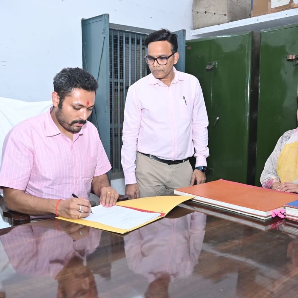 डीएम कुमार हर्ष ने कार्यभार संभाला:बोले- भ्रष्टाचार मुक्त प्रशासन पहली प्राथमिकता