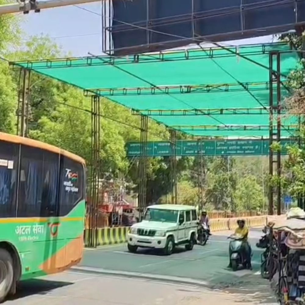 प्रयागराज में भीषण गर्मी, पारा 43 के पार:नगर निगम लगा रहा ग्रीन शेड, रेड लाइट पर अब लोग नहीं झुलसेंगे