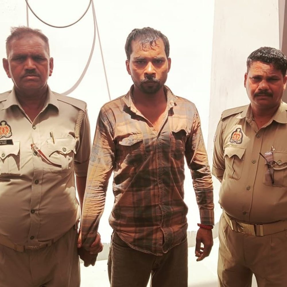 मिर्जापुर में 25 हजार का इनामी गिरफ्तार:दिल्ली रहने वाला आरोपी अहरौरा थाना के मामलों में संलिप्त था