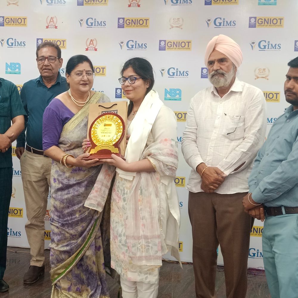 संभल में शिक्षकों को किया गया सम्मानित:सम्मान समारोह में शिक्षा को राष्ट्र निर्माण की आधारशिला बताया