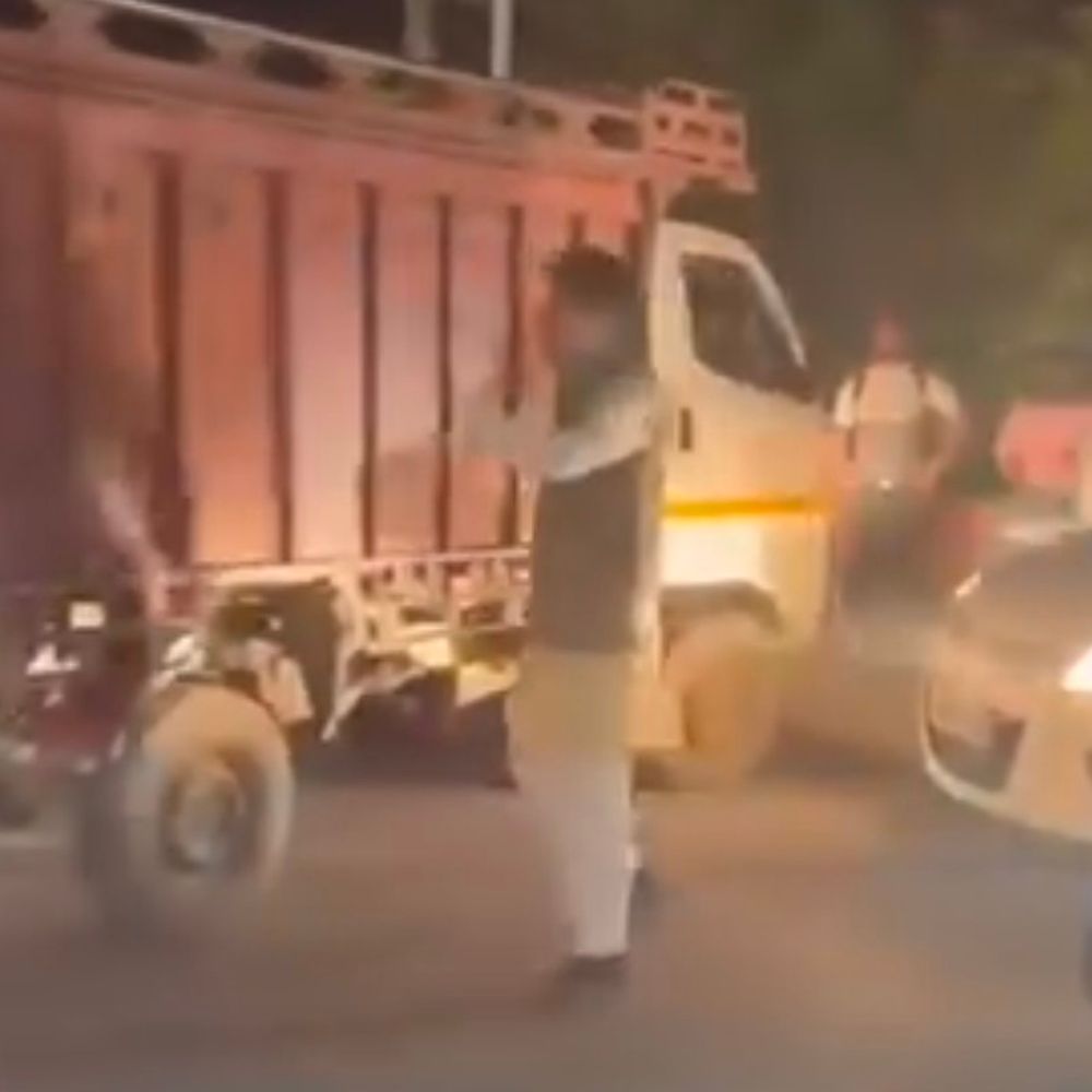 सहारनपुर में जाम खुलवाने सड़क पर उतरे सांसद इमरान मसूद:खुद संभाली ट्रैफिक व्यवस्था, लोग बोले- जमीनी नेता