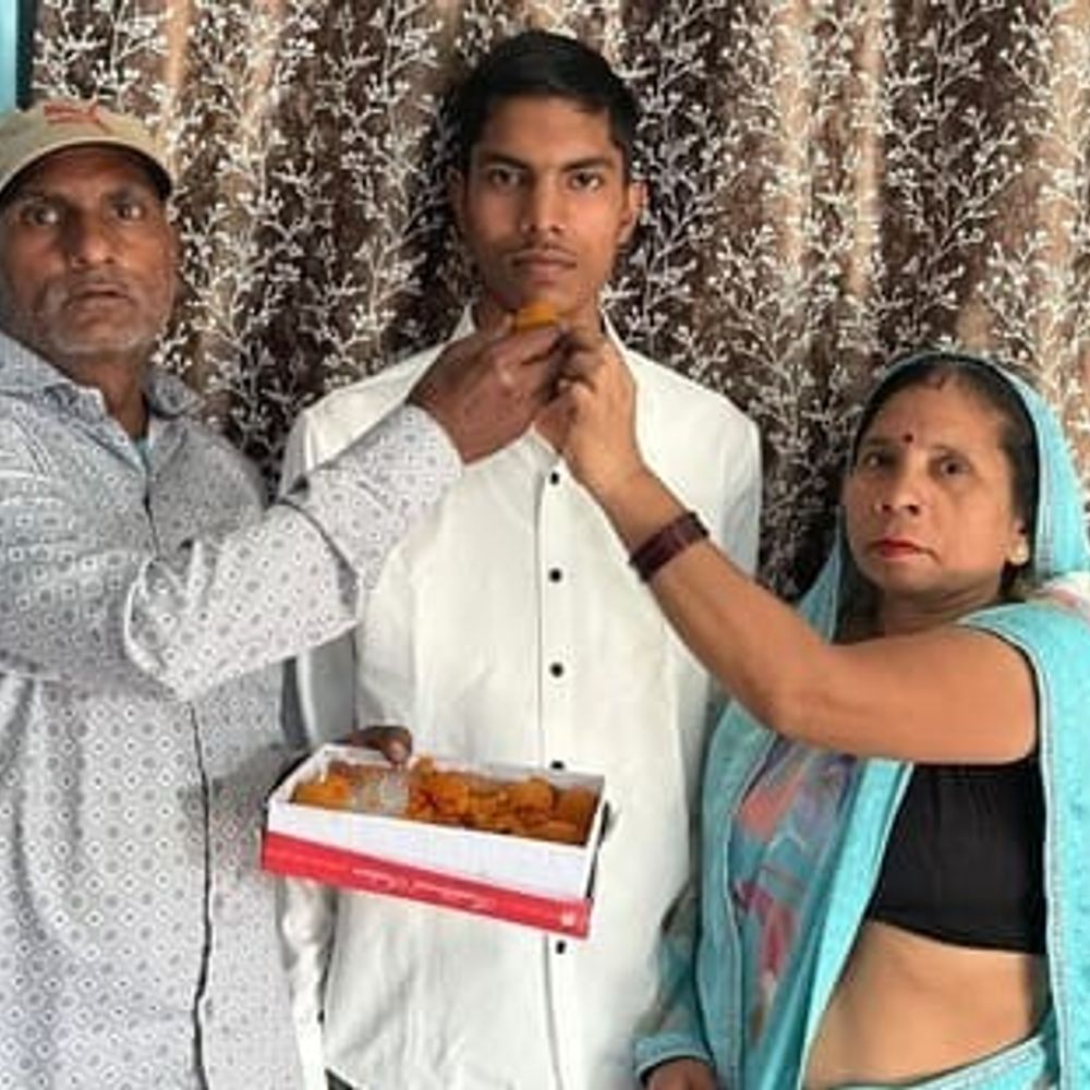प्रिंस मौर्य ने जेईई मेंस में 99.73 परसेंटाइल हासिल किए:हरदोई के मल्लावां से कई छात्रों का शानदार प्रदर्शन, परिवारों में खुशी