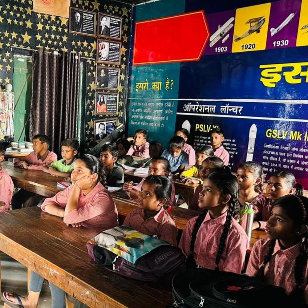 देवरिया में हीटवेव जागरूकता अभियान, बच्चों को ORS पैकेट मिले:परिषदीय स्कूल में बीटीसी शिक्षक संघ ने किया आयोजन