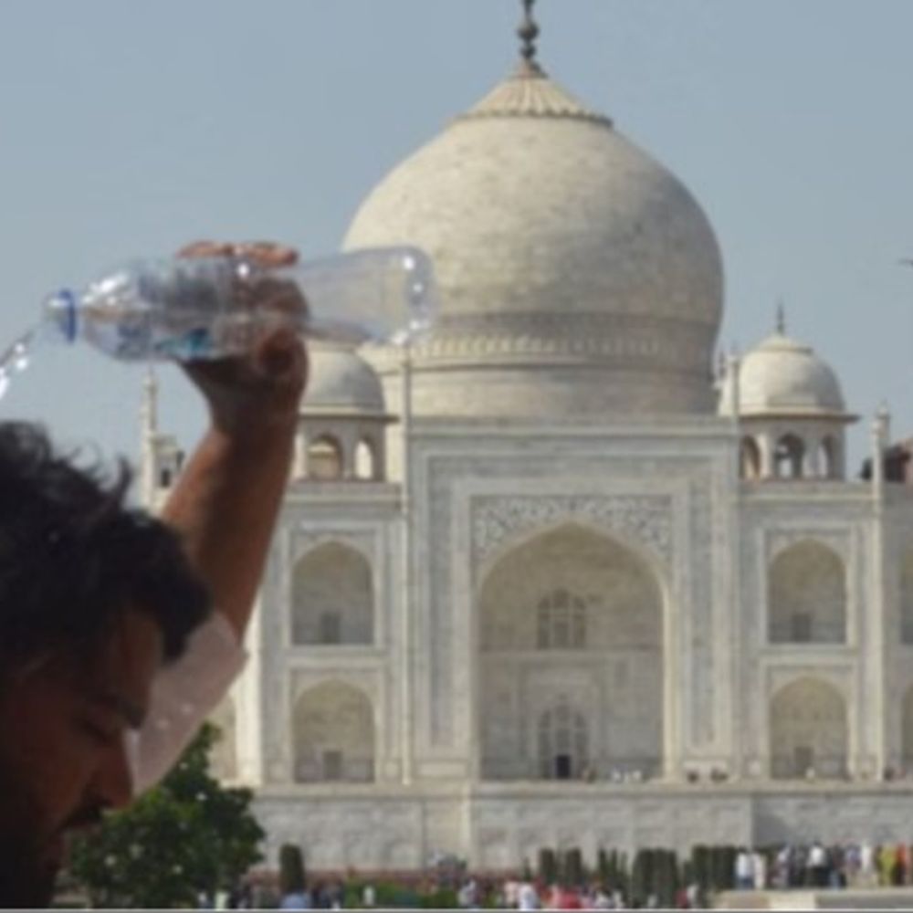 भीषण गर्मी में घटी ताज पर्यटकों की संख्या:खाली दिखा परिसर, पिछले दिनों कई पर्यटकों की बिगड़ी थी तबियत