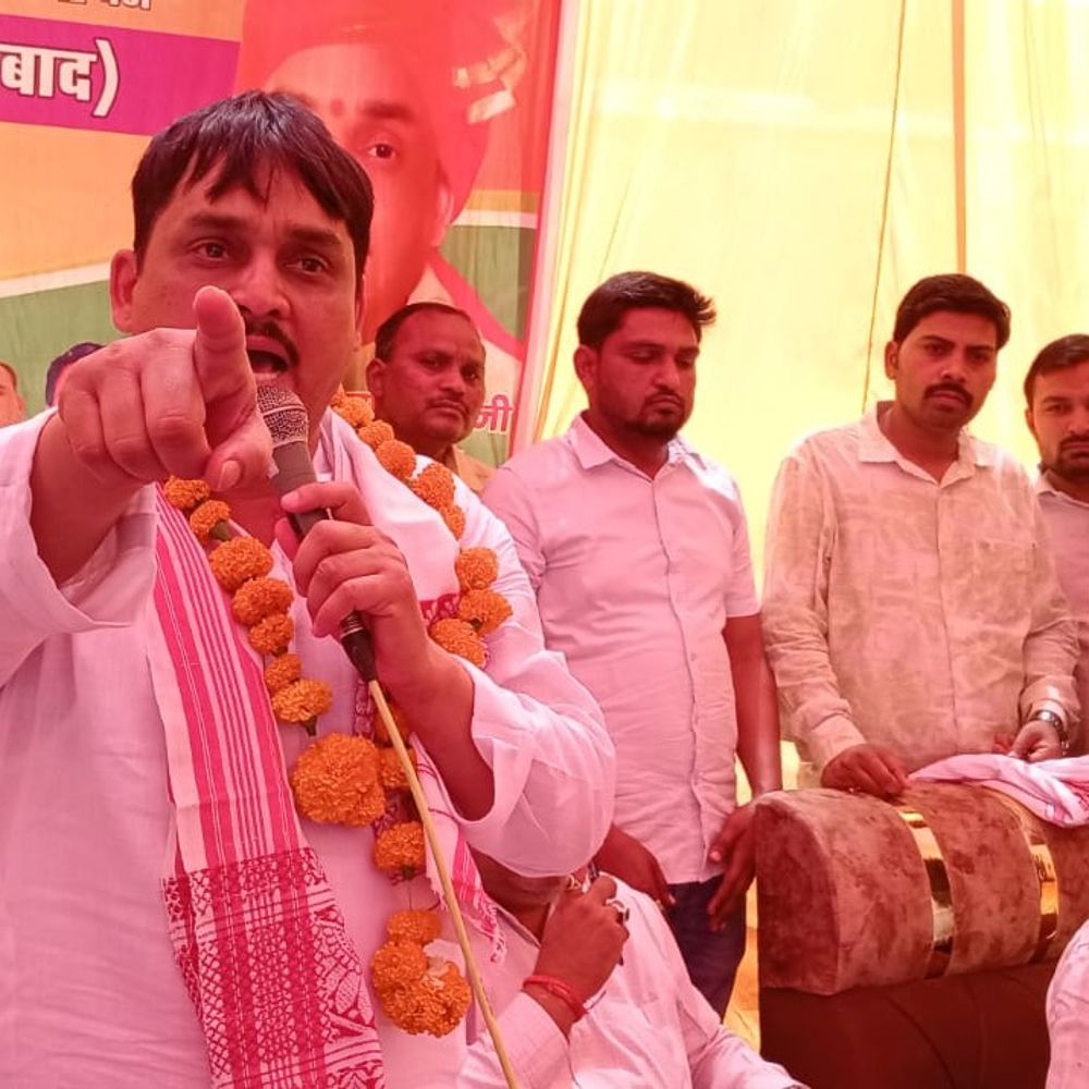 पिछड़ा वर्ग आयोग सदस्य ने सुनीं ग्रामीणों की शिकायतें:धीरपुरा में स्मार्ट मीटर, खारे पानी और अवैध खनन पर शिकायतें दर्ज