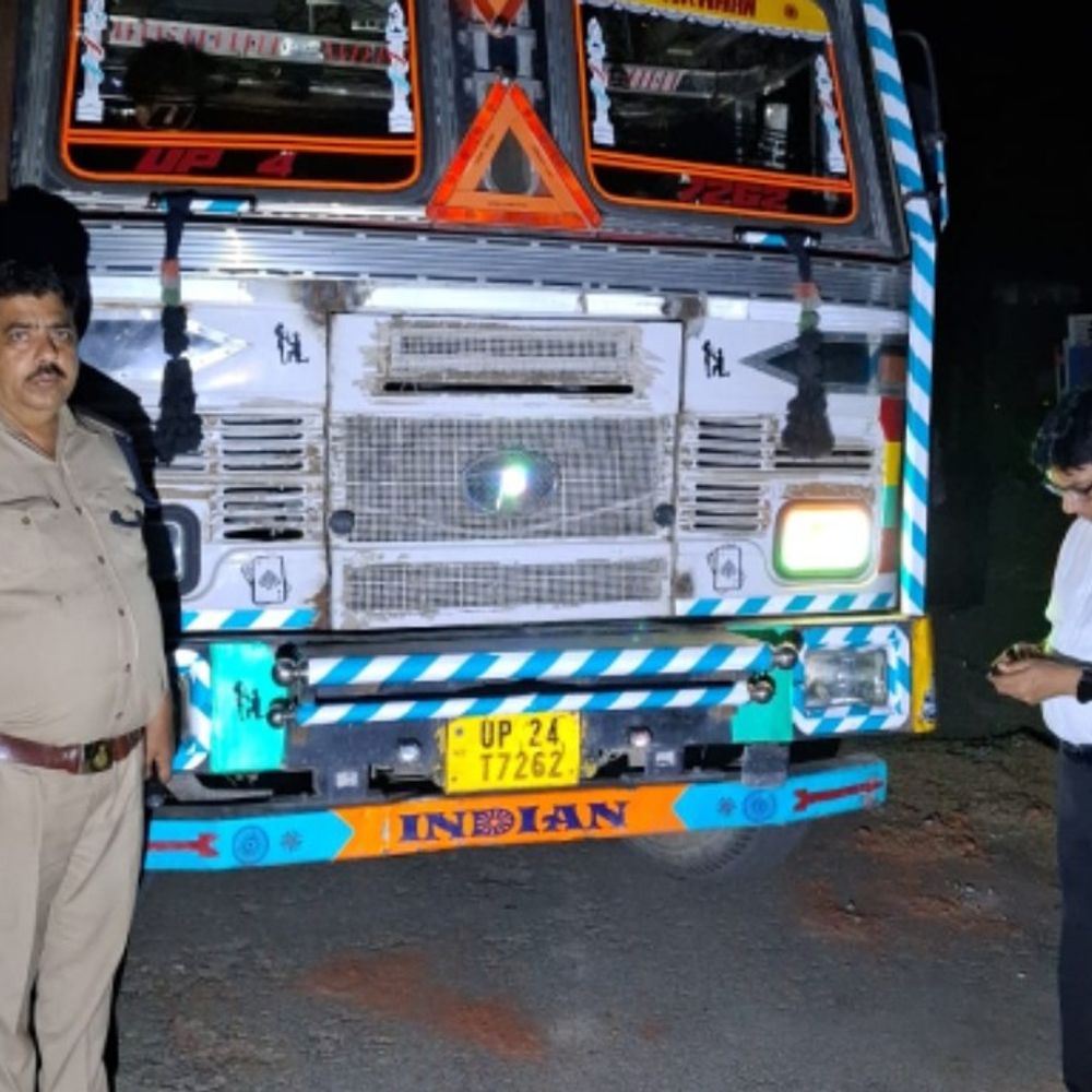 रामपुर में 7 वाहन सीज, 2.47 लाख जुर्माना लगा:ओवरलोडिंग और टैक्स बकाया पर प्रशासन ने की कार्रवाई