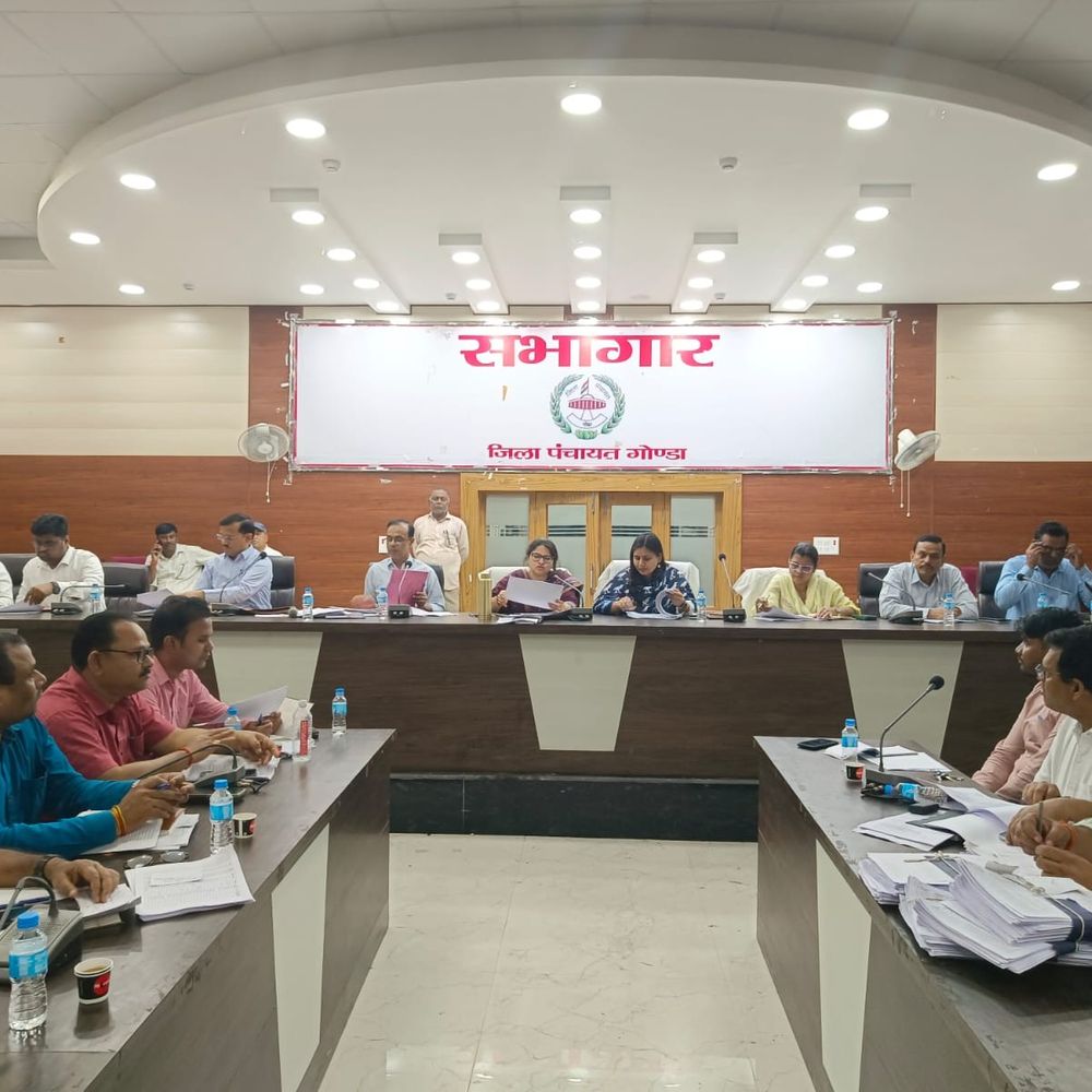 गोंडा डीएम ने मनकापुर एडीओ कृषि का वेतन रोका:किसानों के फॉर्मर रजिस्ट्री में खराब प्रगति पर फटकार लगाई, काम पूरा करने के दिए निर्देश