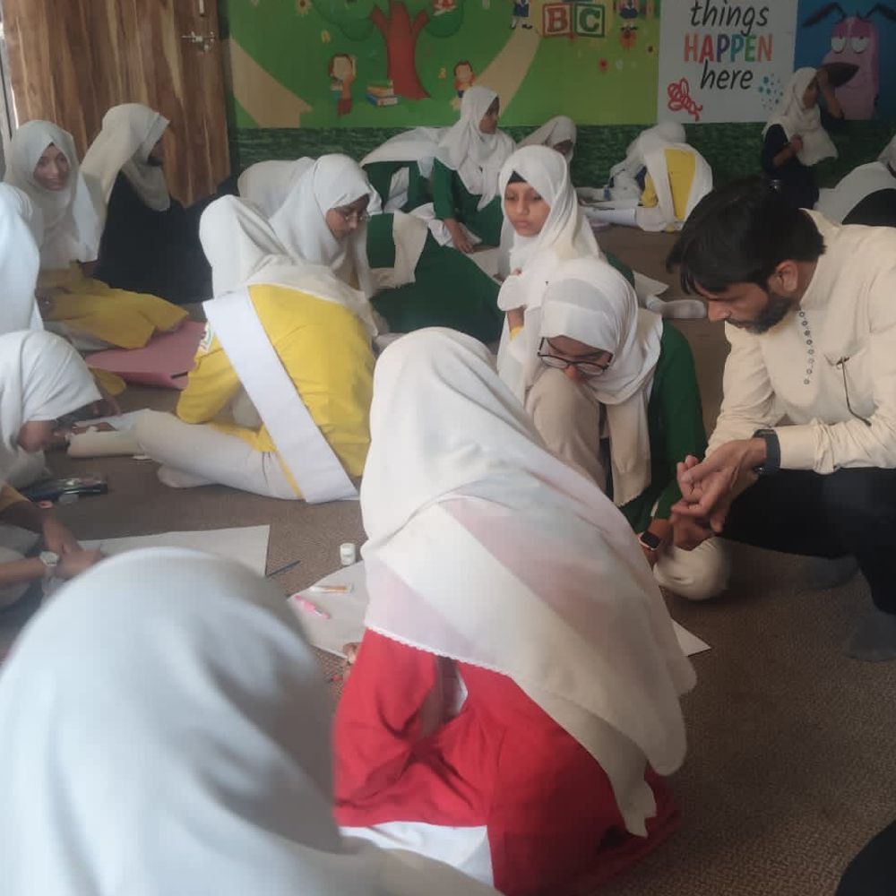 संभल के स्कूलों में पृथ्वी दिवस पर आयोजन:जागरूकता कार्यक्रम हुआ, प्रतियोगिताएं और वृक्षारोपण किया गया