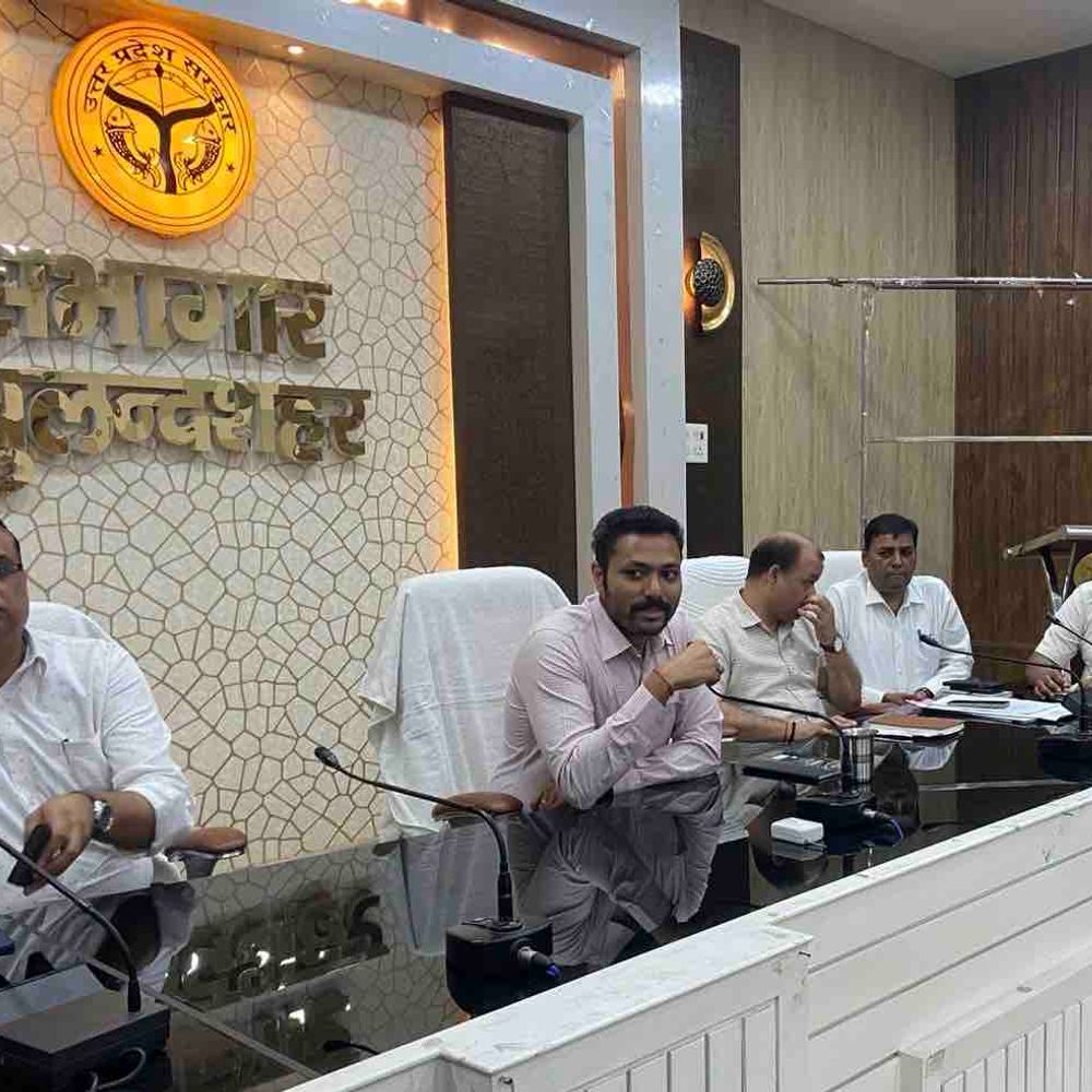 डीएम ने कार्यभार संभालते ही दिए सख्त निर्देश:बोलें- विकास और जनसमस्याओं का समाधान सर्वोच्च प्राथमिकता