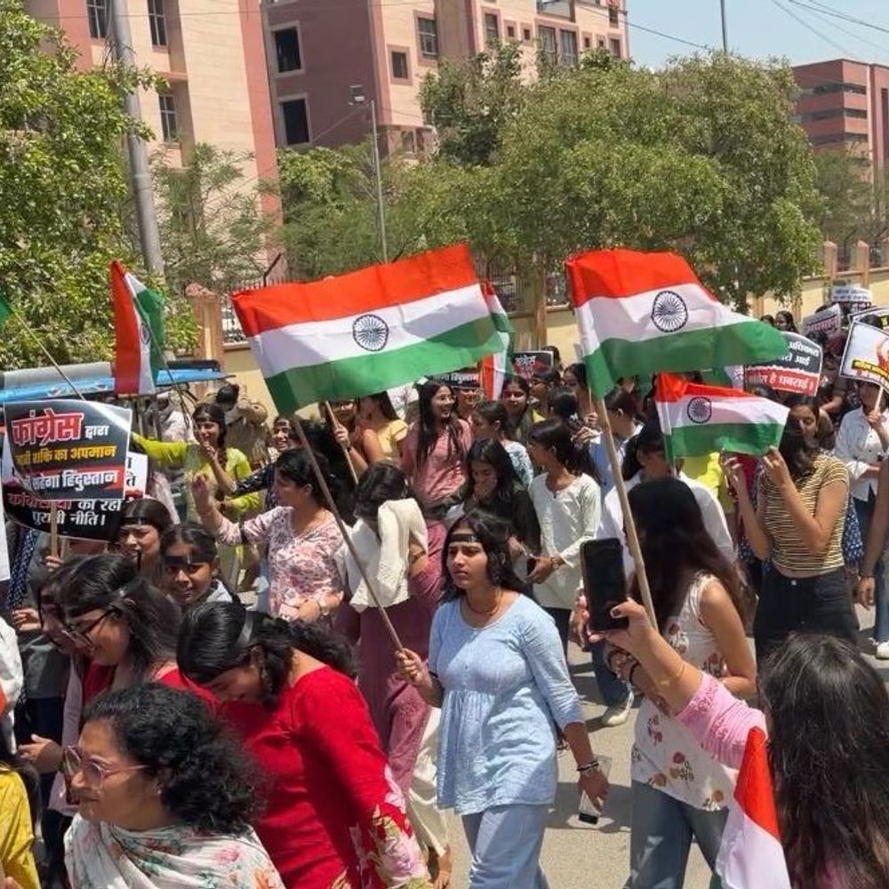 ग्रेटर नोएडा में जन आक्रोश महिला पदयात्रा:भारतीय जनता युवा मोर्चा के नेतृत्व में सैकड़ों महिलाएं शामिल