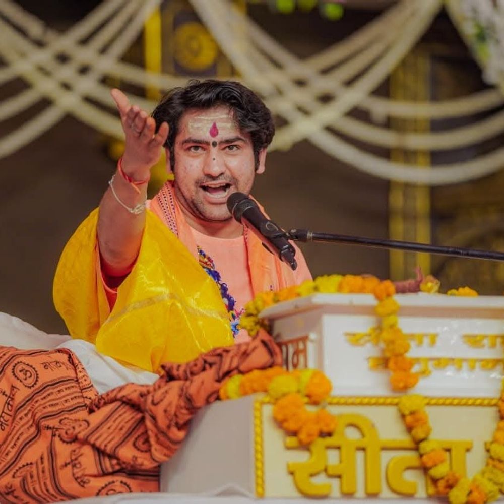 बागेश्वर बाबा बोले-नक्कटा तू अपनी कंपनी लाहौर में खोल ले:लेंसकार्ट के तिलक-मंगलसूत्र' पाबंदी पर भड़के; कहा-बेटा! गड़बड़ हो गए हो तुम, अभी मौका है सुधर जाओ