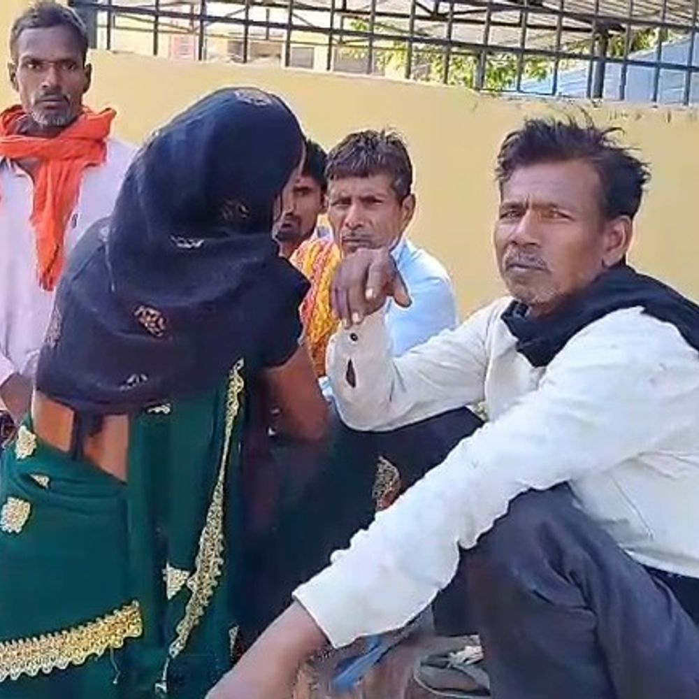 उन्नाव में महिला का शव पेड़ के नीचे मिला:परिजन ने ससुराल पक्ष पर हत्या का आरोप लगाया, पुलिस जांच में जुटी