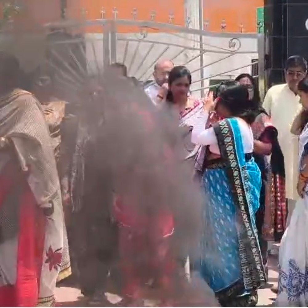 भाजपा महिला मोर्चा ने राहुल गांधी का पुतला फूंका:रायबरेली में महिलाओं ने विरोध प्रदर्शन किया, महिला आरक्षण का मुद्दा प्रमुख