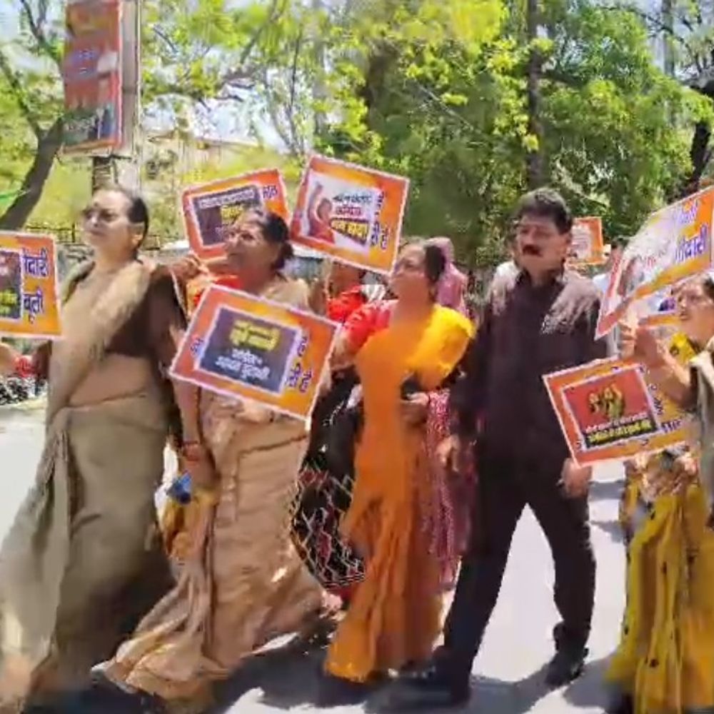 बांदा में भाजपा महिला कार्यकर्ताओं का प्रदर्शन:महिला आरक्षण बिल पर विपक्ष के खिलाफ की नारेबाजी
