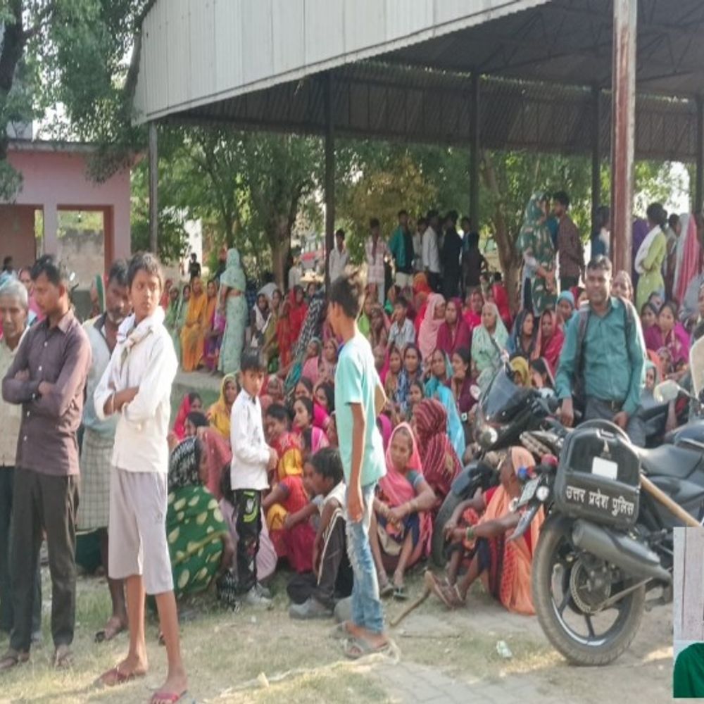 पंचायत भवन में सहायिका का शव फंदे से लटकता मिला:  5 महीने पहले हुई थी शादी, मायके में रह रही थी – Sultanpur News