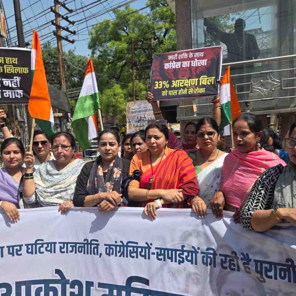 भाजपा महिला कार्यकर्ताओं ने किया प्रदर्शन:महिला आरक्षण बिल को लेकर विपक्ष पर साधा निशाना, अंसारी रोड तक निकाला पैदल मार्च