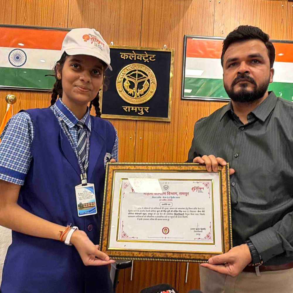 रामपुर में टॉपर छात्रा बनी एक दिन की डीएम:श्री सिंह बोली- सेवा का अवसर महसूस हो रहा है, प्रशासन ने दिया महिला सशक्तिकरण का संदेश