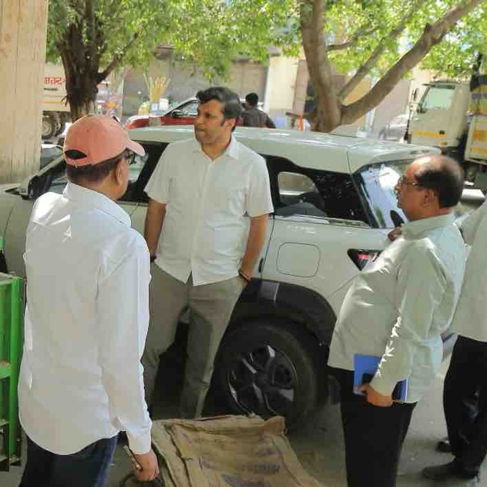 गोविंदपुरम मंडी में डीएम का औचक निरीक्षण:घटतौली पर सख्ती, किसानों की सुविधाओं के लिए निर्देश दिया