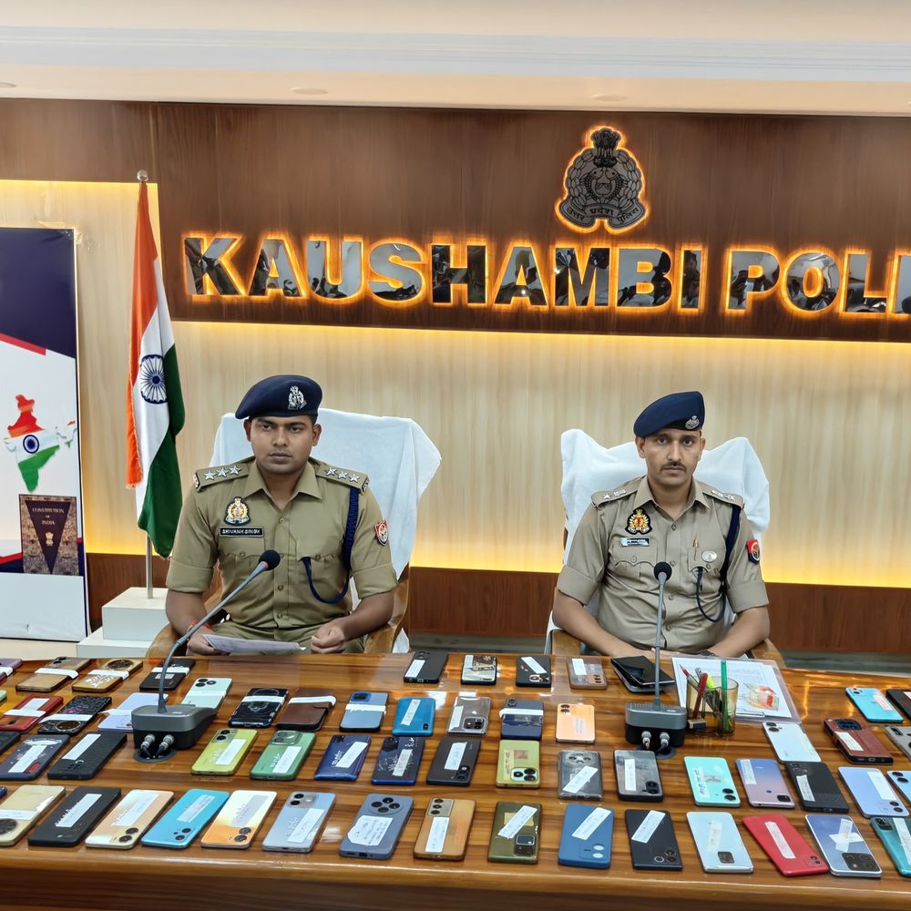 कौशांबी पुलिस ने 22 लाख के 92 मोबाइल लौटाए:CEIR पोर्टल से हुए बरामद, 13 थानों में दर्ज शिकायतों पर हुई कार्रवाई
