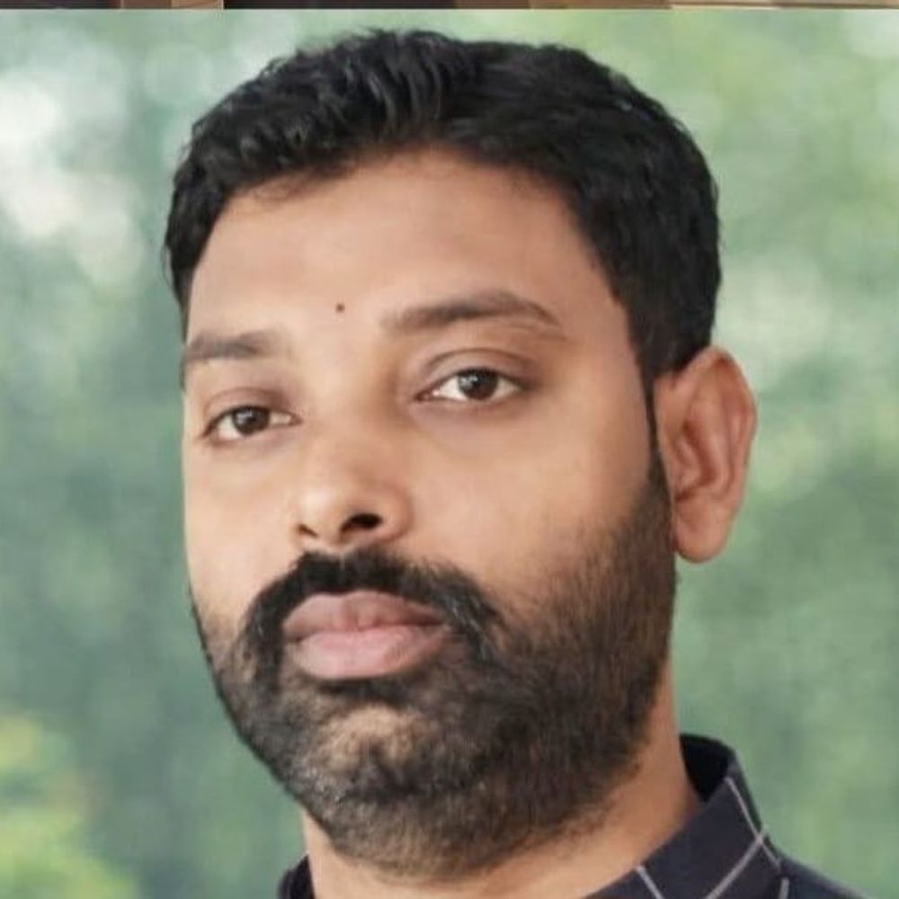 देवरिया शिक्षक आत्महत्या, दो माह बाद भी आरोपी फरार:निलंबित बीएसए और लिपिक की गिरफ्तारी न होने पर सवाल