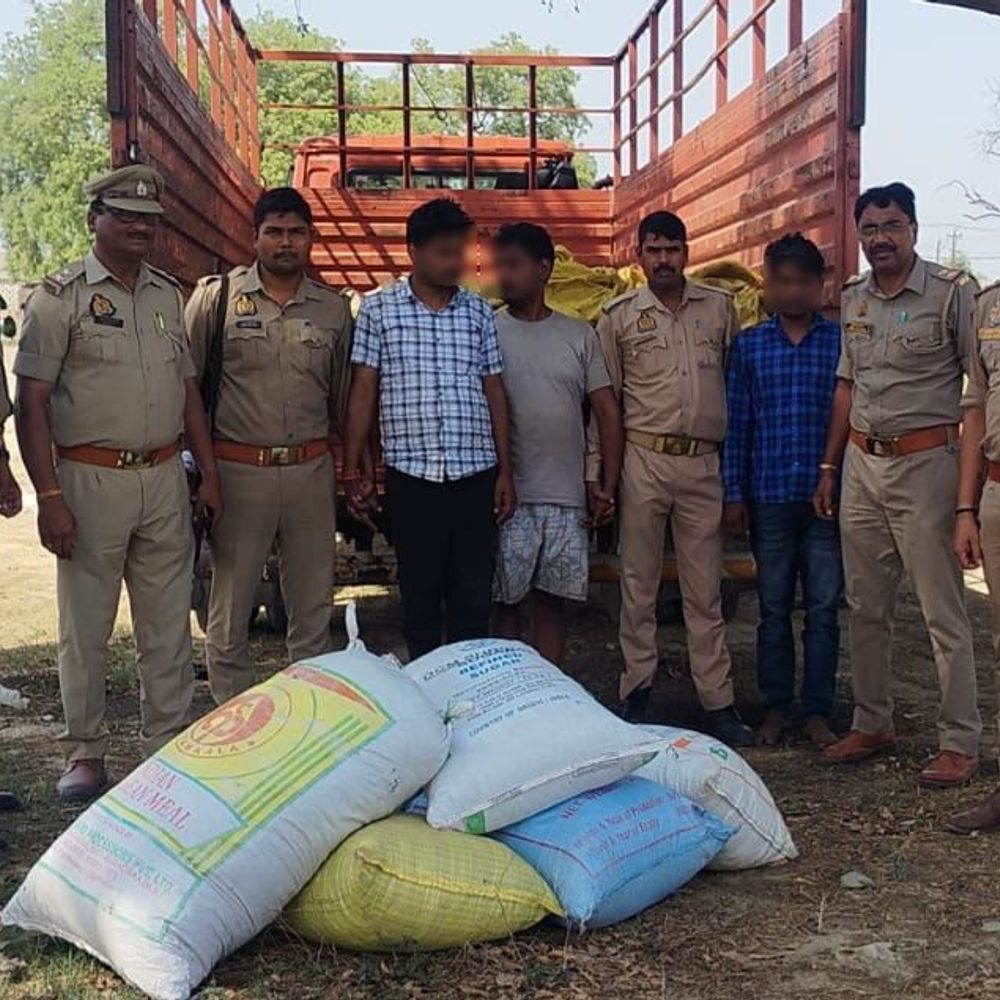 भदोही में 1 क्विंटल 3 किलो गांजा जब्त, 3 गिरफ्तार:गोपीगंज पुलिस गिरोह का भंडाफोड़, डीसीएम जब्त