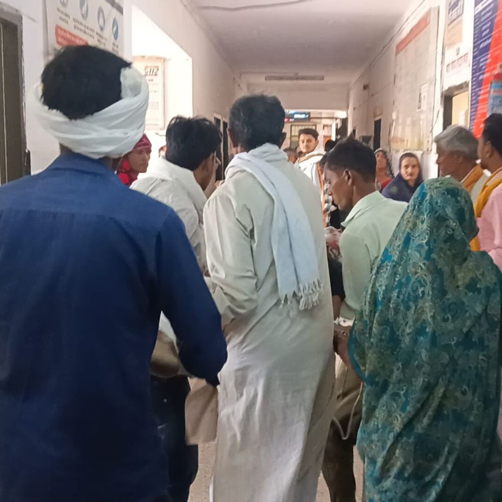 लहंगा बुकिंग करने जा रही ममेरी-बहन समेत 3 की मौत:हमीरपुर में कार ने तीनों को रौंदा, 25 अप्रैल को बहन की शादी