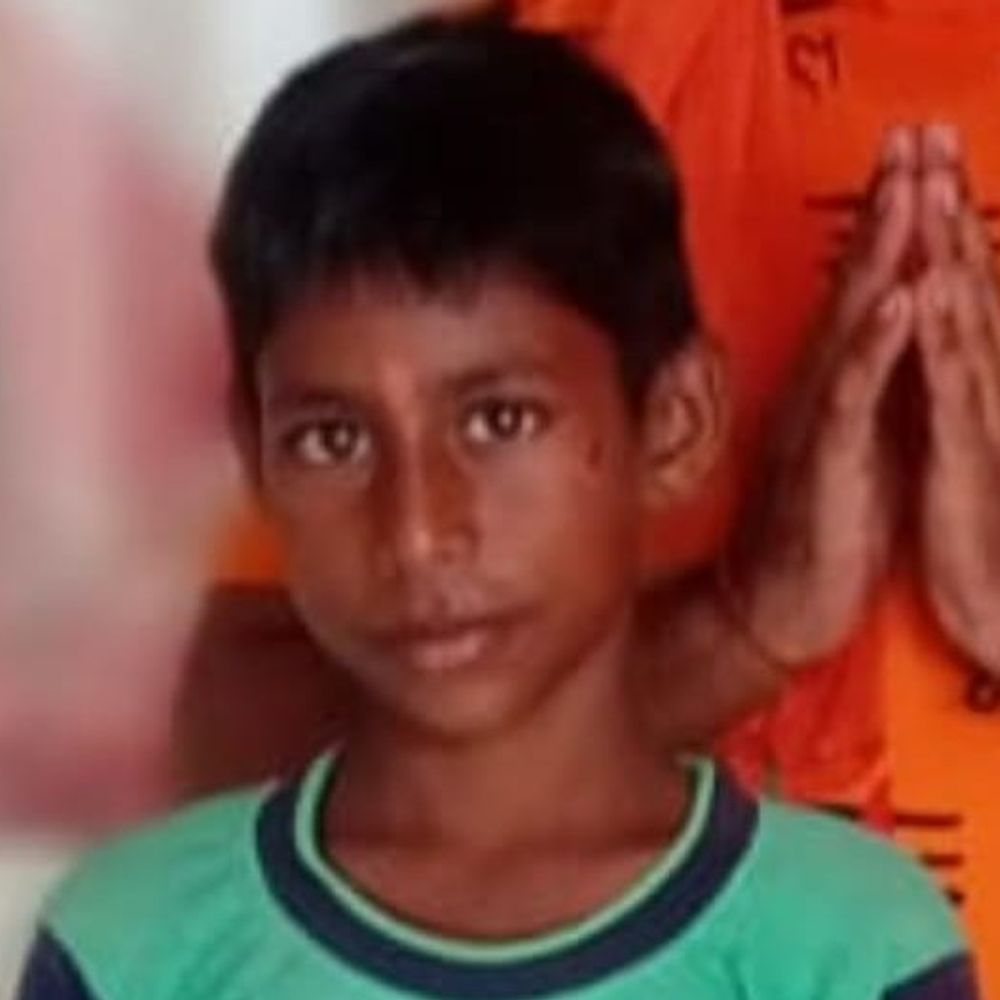 रोडवेज बस की टक्कर से बेटे की मौत, पिता घायल:अतरौली में सब्जी लेने जा रहे थे दोनों, आक्रोशित ग्रामीणों ने लगाया जाम