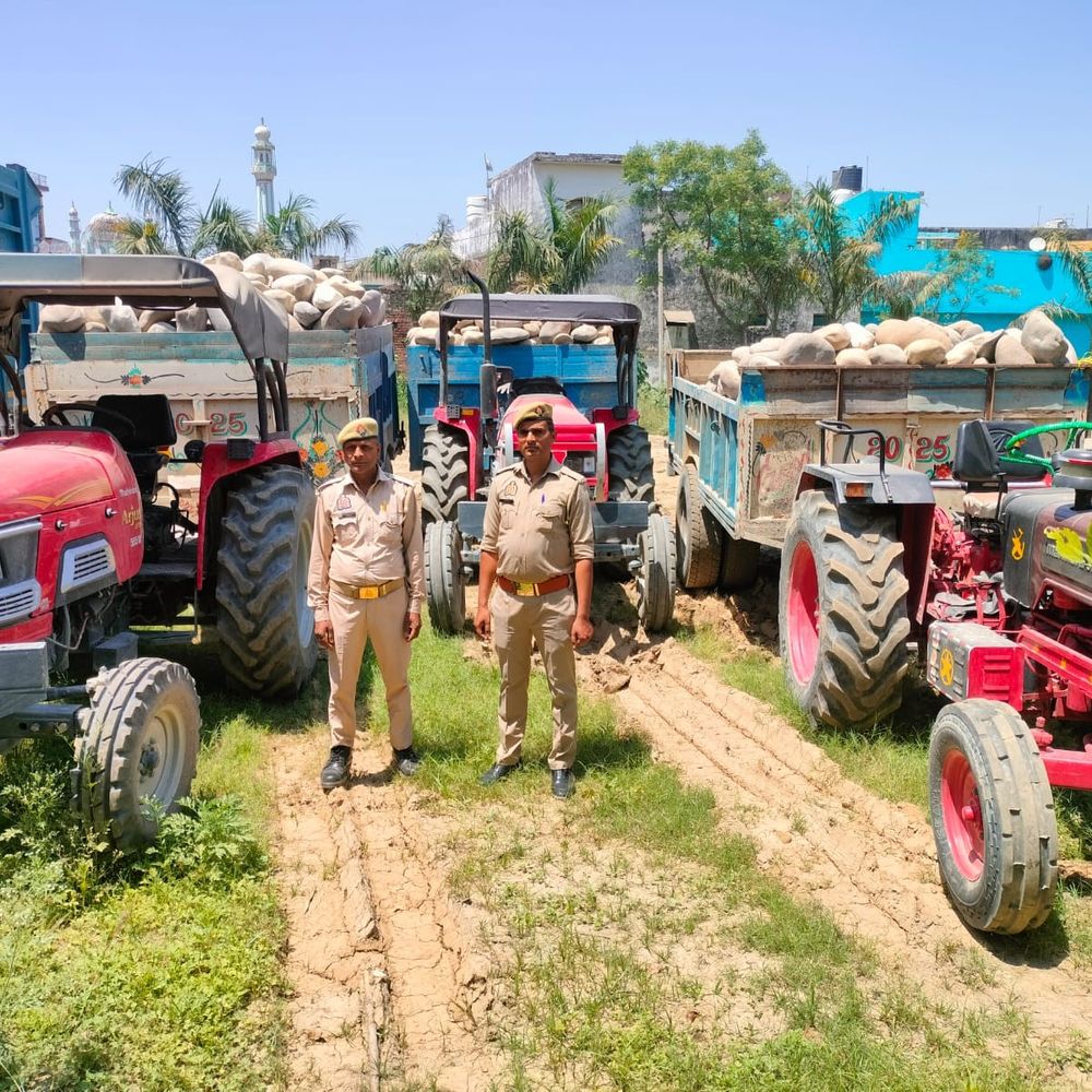 सहारनपुर में अवैध खनन पर पुलिस की कार्रवाई:यमुना से पत्थर ले जा रहे तीन ट्रैक्टर-ट्रॉली सीज, हड़कंप