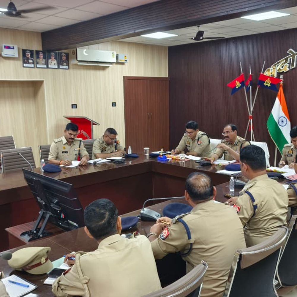 डीआईजी ने पुलिस लाइन का वार्षिक निरीक्षण किया:अधिकारियों के साथ कानून-व्यवस्था, अपराध की समीक्षा बैठक की