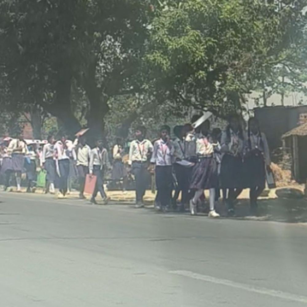 सिद्धार्थनगर में पारा 40 डिग्री के करीब:बच्चे सिर ढककर जा रहे स्कूल, नौकरी-पेशा लोगों की परेशानी बढ़ी