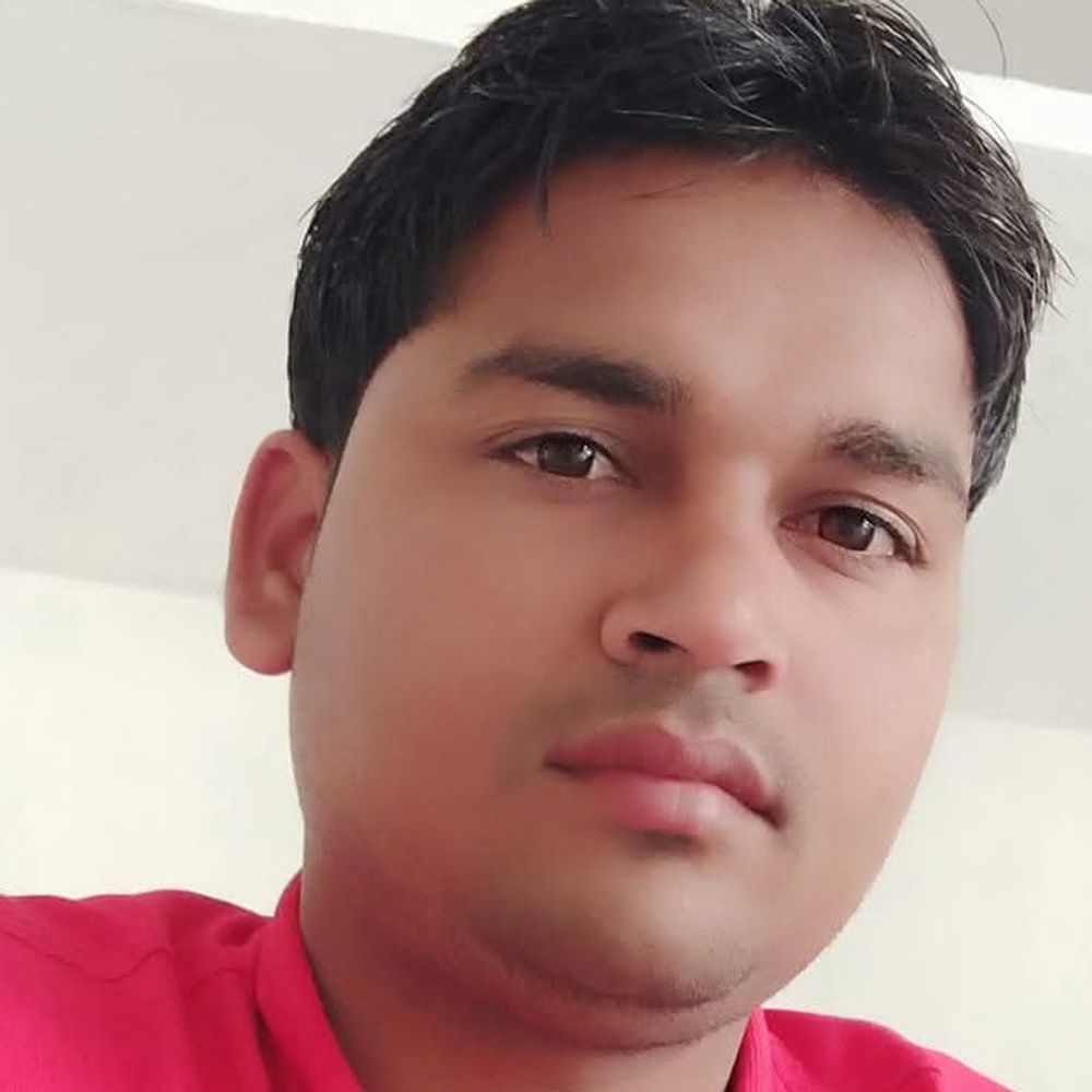 बदायूं में युवक का शव सड़क किनारे मिला:ब्लॉक में कंप्यूटर ऑपरेटर के पद पर तैनात था, खेत में पड़ी मिली बाइक