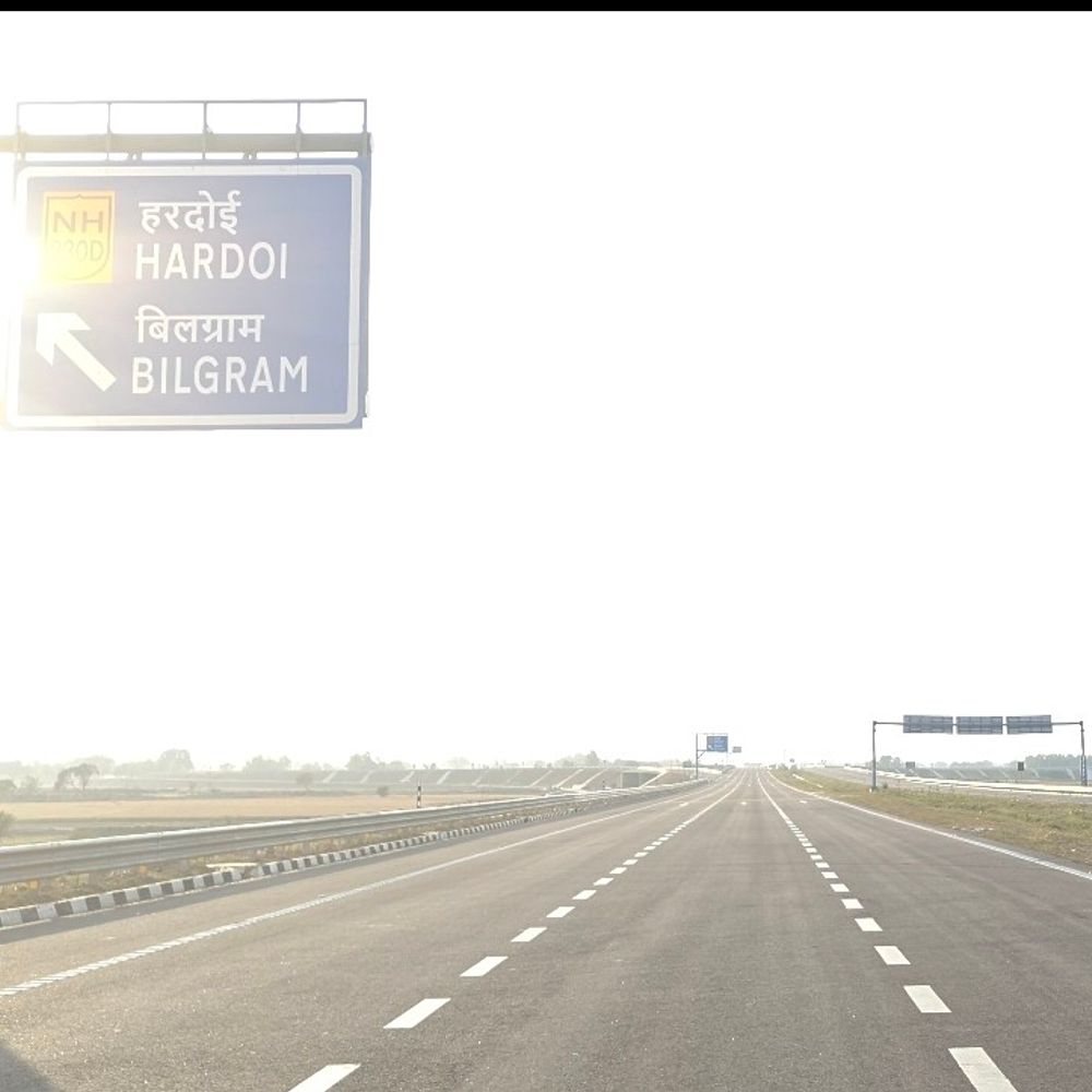 गंगा एक्सप्रेसवे लोकार्पण, पीएम मोदी की जनसभा:भीड़ जुटाने 2600 बसें लगाई गईं, सभास्थल-हेलीपैड निर्माण तेज