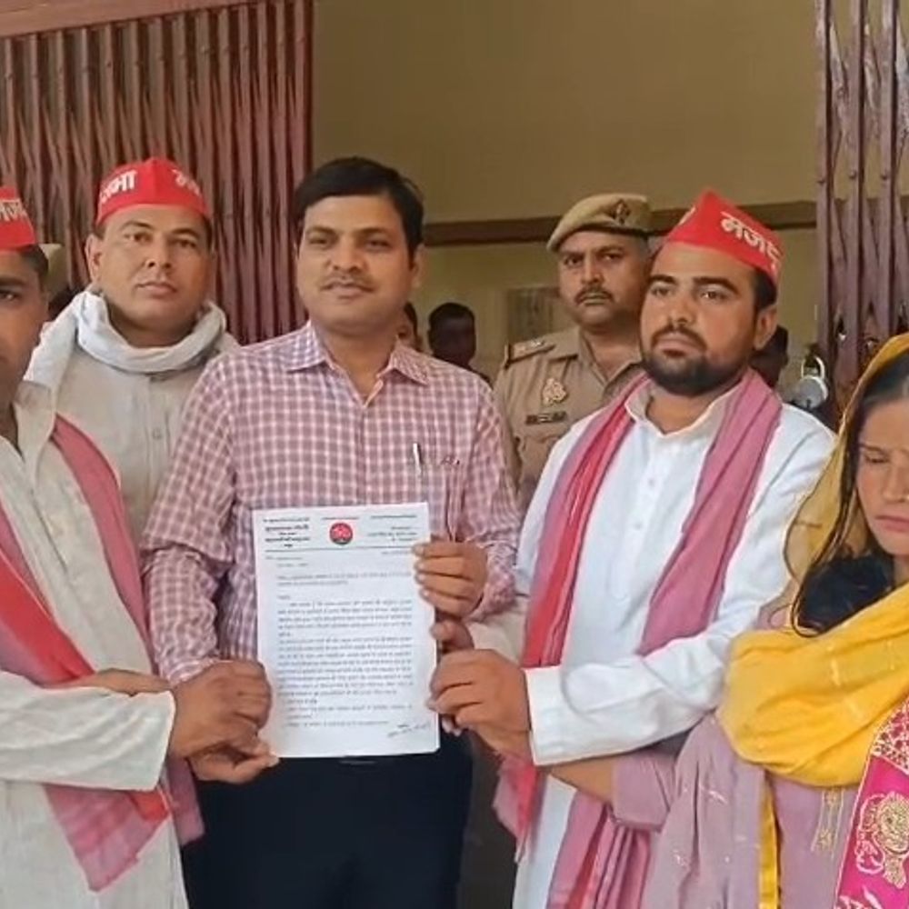 मथुरा में मजदूरों का प्रदर्शन:न्यूनतम वेतन 26 हजार रुपये करने की मांग