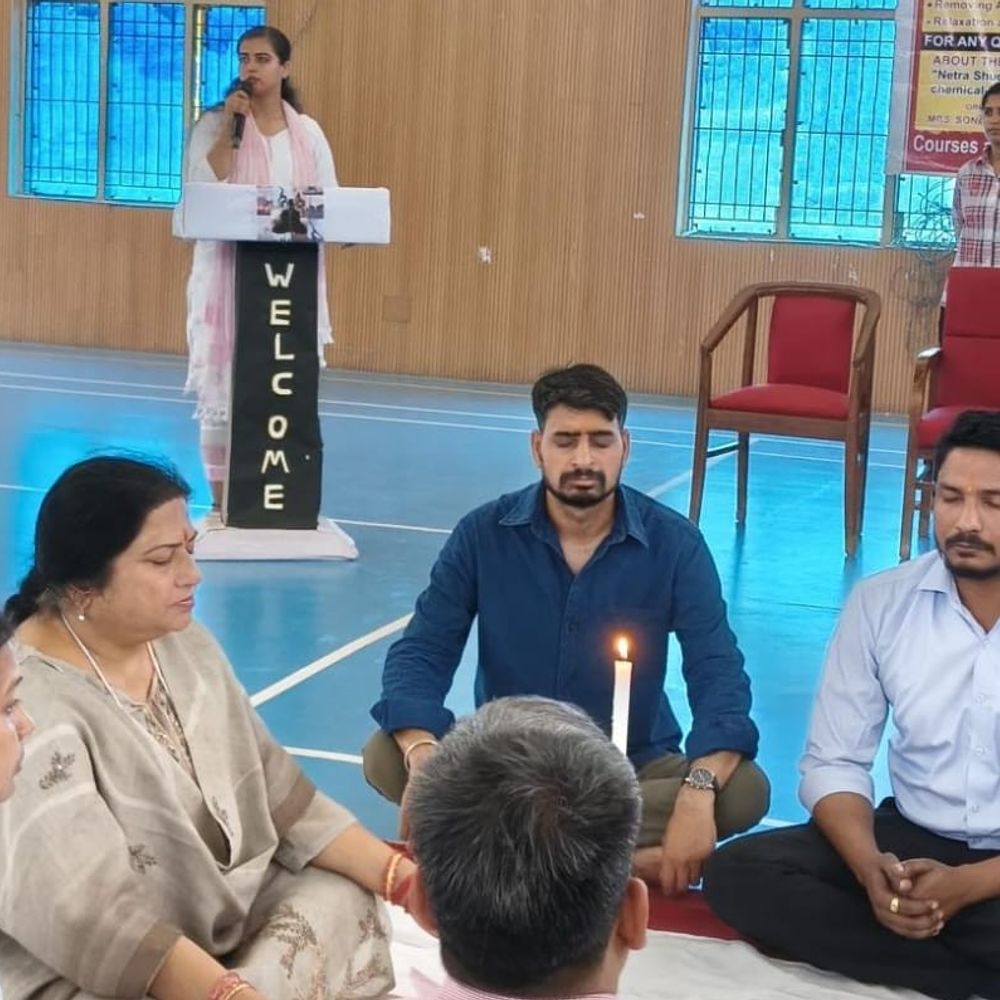 डिजिटल स्क्रीन से बढ़ी आंखों में परेशानी:CSJMU में योग से सीखी नेत्र शुद्धि, 200 लोगों ने त्राटक से बढ़ाई आंखों की रोशनी