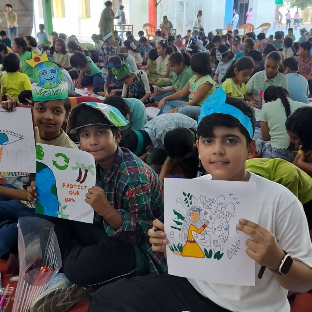 पतंजलि ऋषिकुल के छात्रों ने पृथ्वी दिवस पर लिया प्रण:प्रयागराज में 'झूमती पृथ्वी' मॉडल से जगाई जागरूकता