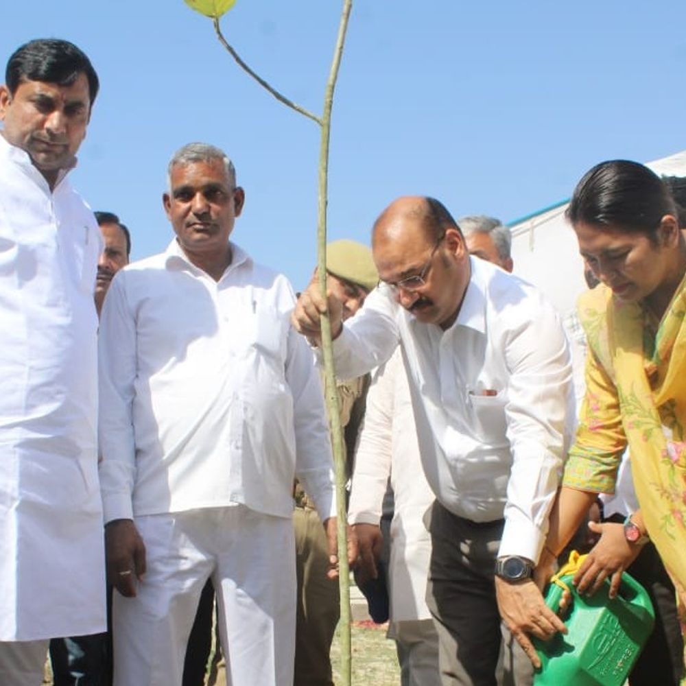 राज्यमंत्री सोमेंद्र तोमर ने गगोल में किया विद्यालय का शुभारंभ:राजकीय बालिका इंटर कॉलेज में वृक्षारोपण कर छात्रों को किया संबोधित