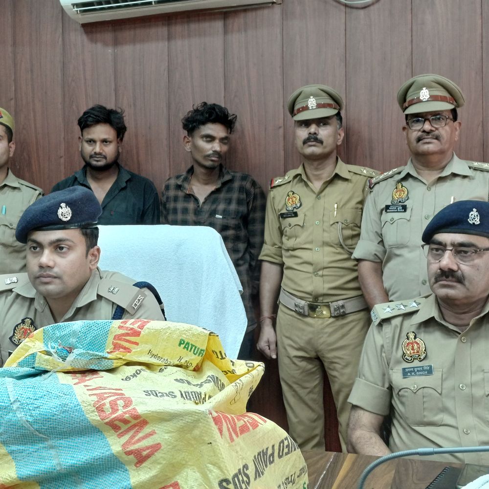 चंदौली में दो अंतरराज्यीय चोर गिरफ्तार:मोबाइल टावर से लाखों के उपकरण चुराते थे, अंजना नोकिया कार्ड बरामद