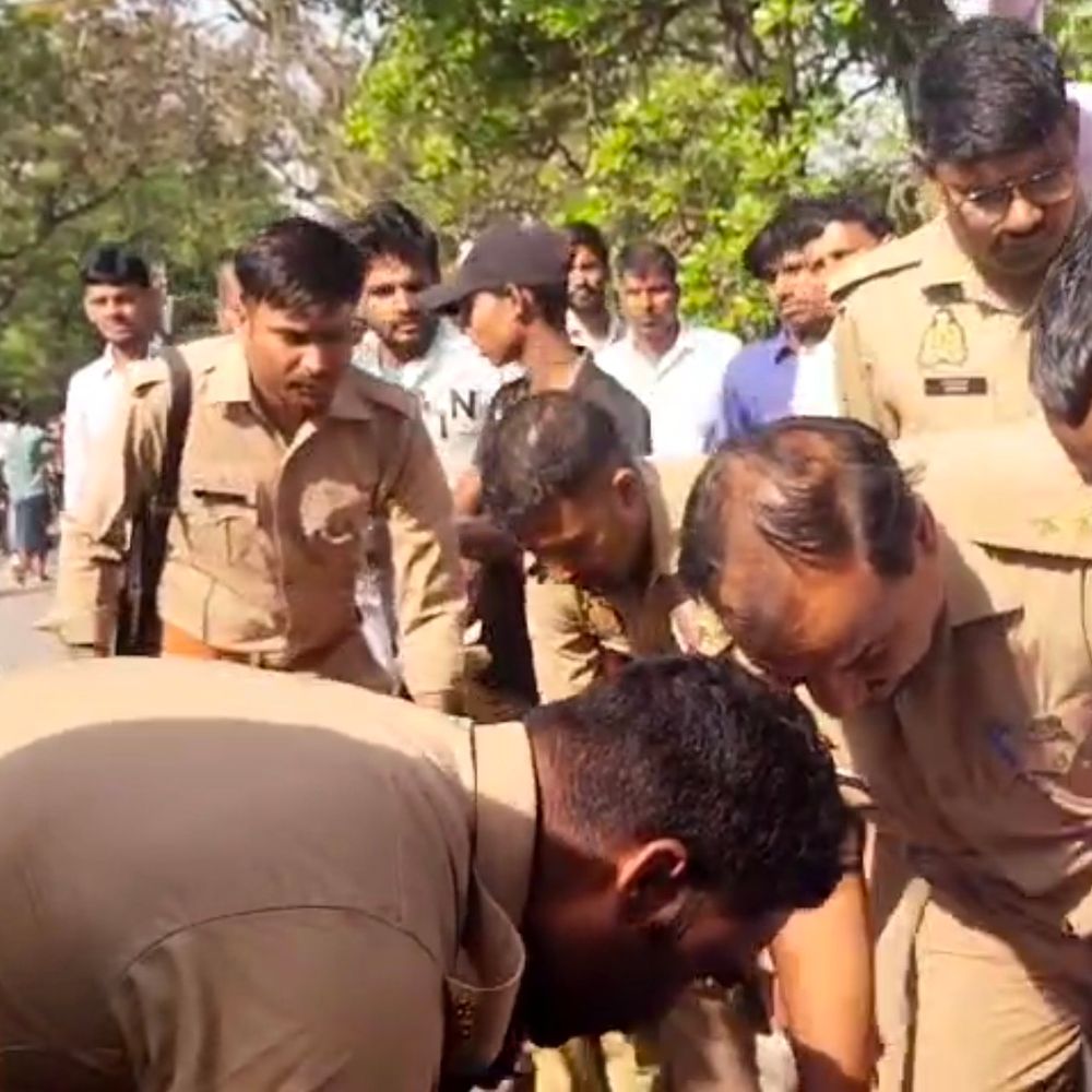 बाराबंकी में ट्रक की टक्कर से महिला की मौत:बाइक से पति के साथ ड्यूटी पर जा रही थीं, डेंटल कॉलेज में करती थी नौकरी