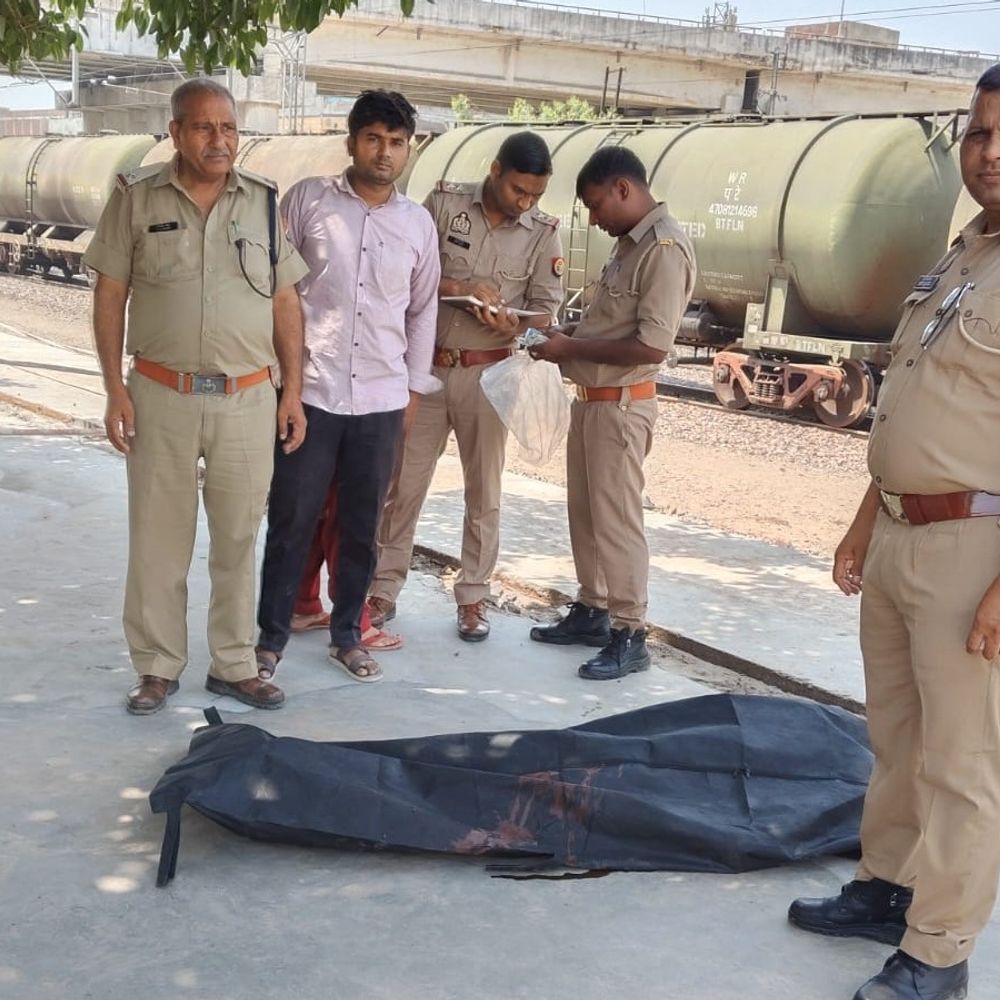 नोली स्टेशन पर व्यक्ति ने ट्रेन के सामने कूदकर दी:52 वर्षीय मृतक होर्डिंग लगाने का काम करता था, जीआरपी जांच में जुटी