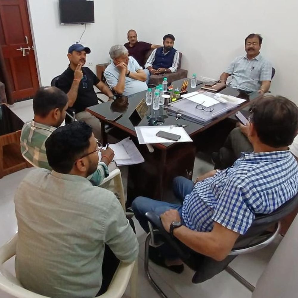 लखनऊ व्यापारियों की बिजली विभाग के अधिकारियों के साथ बैठक:बिजली कटौती से पूर्व सूचना की मांग , बत्ती गुल होने पर प्रभावित होने वाले व्यापार पर जताई नाराजगी