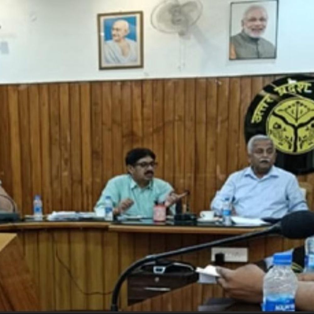 लखनऊ से आए अधिकारी , व्यापारियों को नहीं मिली राहत:सेंट्रल मार्केट प्रकरण में अधिकारी बोले- सुप्रीम कोर्ट के आदेश का करना होगा पालन, व्यापारियों से लिए सुझाव