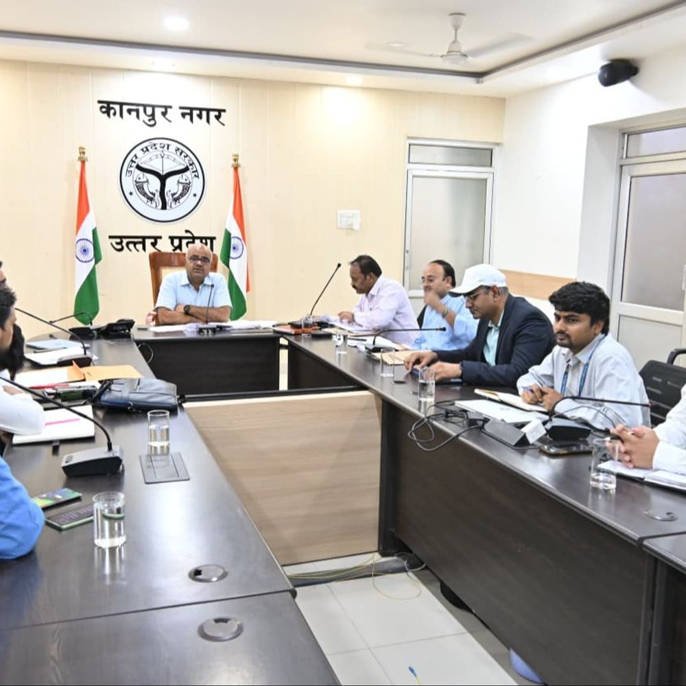 गैस-सिलेंडर आपूर्ति न करने वाली एजेंसियों पर 11.68 लाख जुर्माना:डीएम ने कहा होम डिलीवरी बढ़ाकर तीन दिन में खत्म करें लंबित आपूर्ति