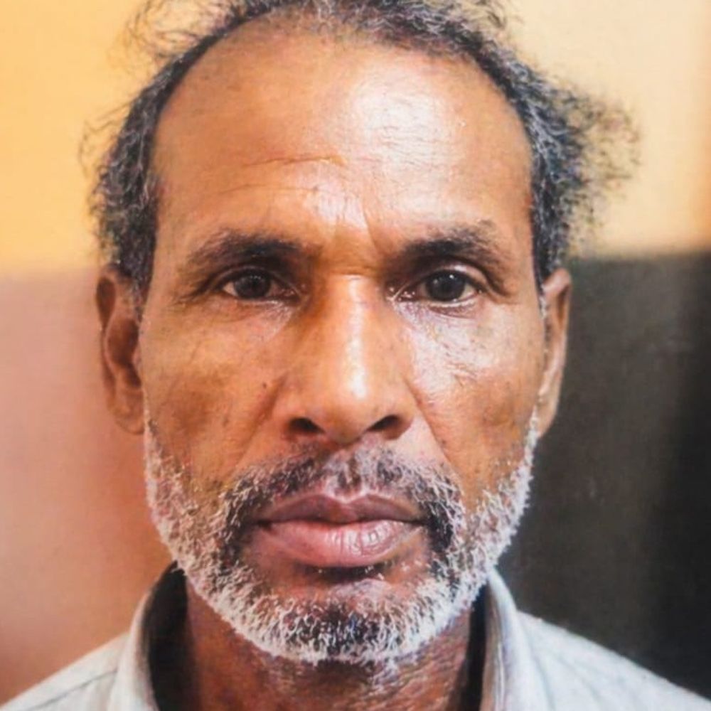 उन्नाव में बाइक पुलिया से टकराई, चालक की मौत:पौत्री के मुंडन का निमंत्रण देने बुआ के घर जा रहे थे