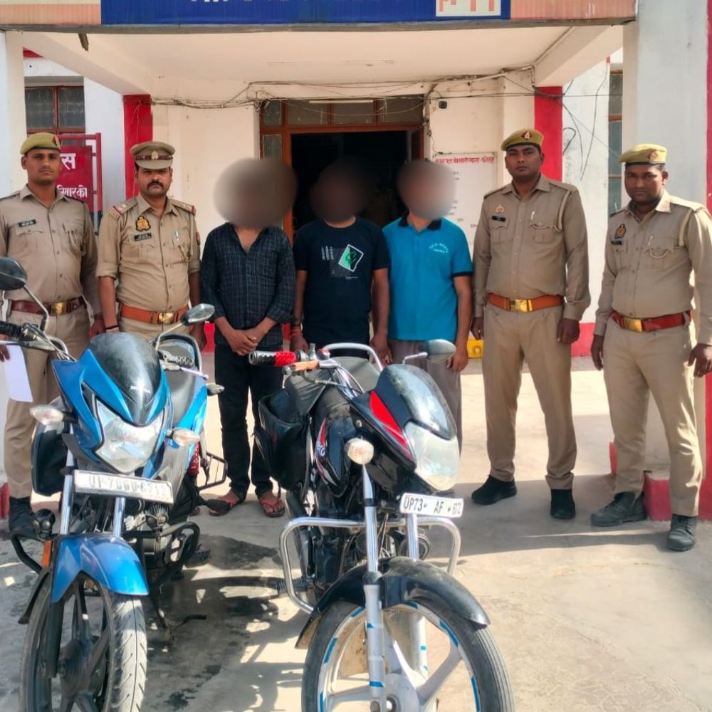 फतेहपुर में 3 शातिर चोर गिरफ्तार:दो मोटरसाइकिलें, दो स्मार्टफोन और नकदी बरामद