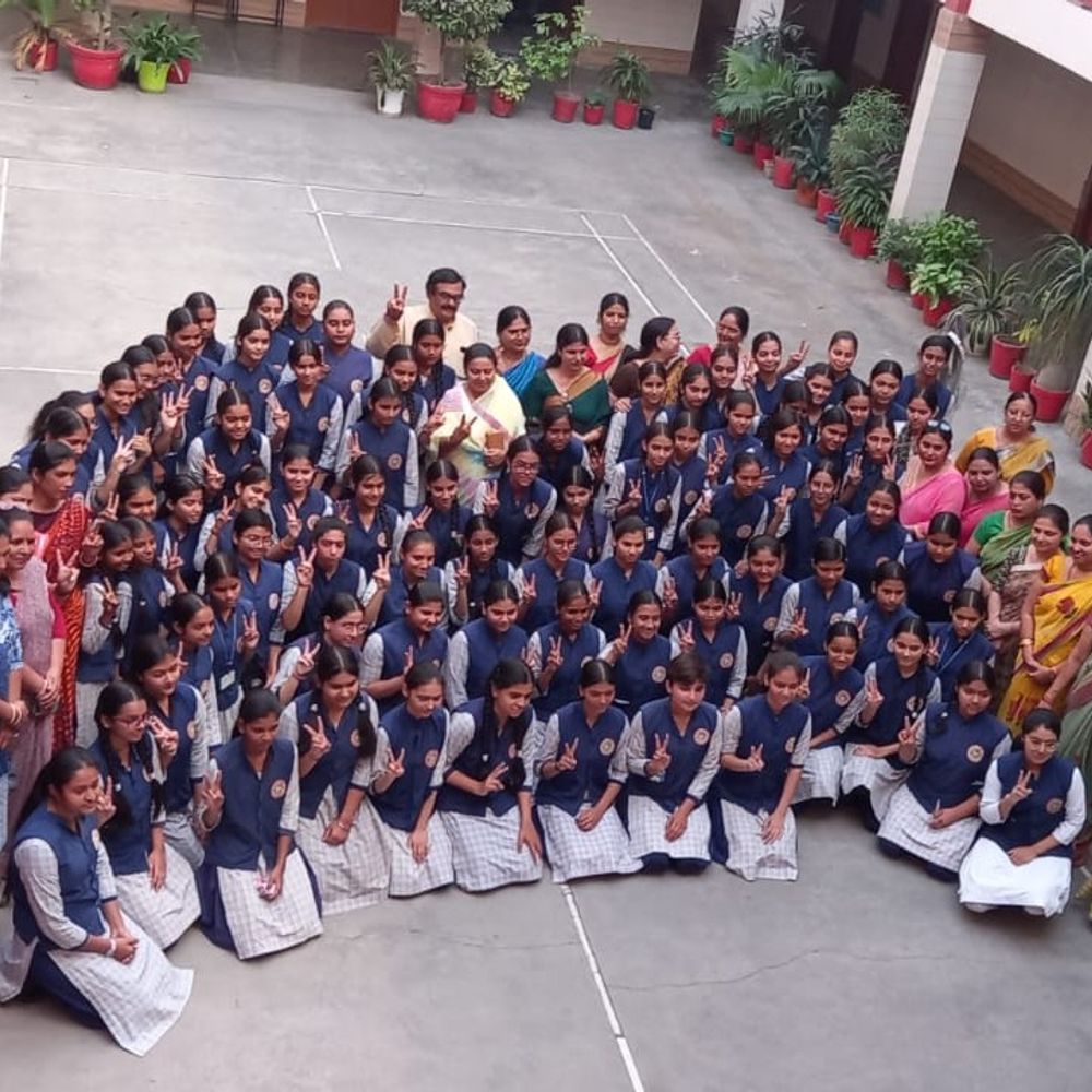 शत-प्रतिशत रिजल्ट से छाया भागवंती सरस्वती विद्या मंदिर:आकांक्षा बनीं जिले की चौथी टॉपर, हाईस्कूल-इंटर में छात्राओं का शानदार प्रदर्शन