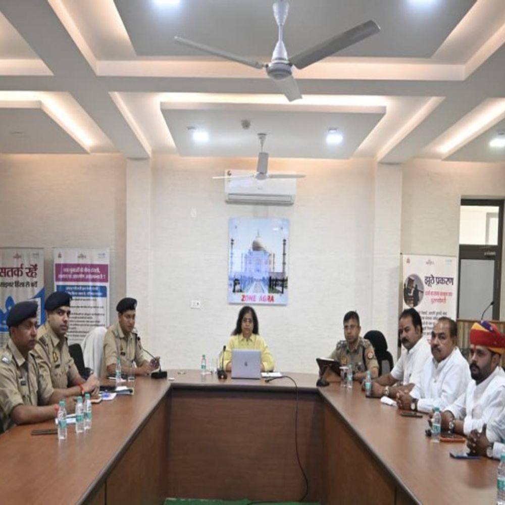 वृंदावन में ट्रैफिक सुधार के लिए आगरा में हुई मीटिंग:ADG ने व्यापारियों से मांगे सुझाव, अधिकारियों को दिए व्यवस्था सुधारने के निर्देश