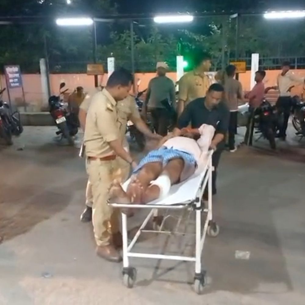 पिता की हत्या का आरोपी बेटा मुठभेड़ में गिरफ्तार:फिरोजाबाद में जमीनी विवाद में हत्या, पुलिस की फायरिंग में पैर में लगी गोली