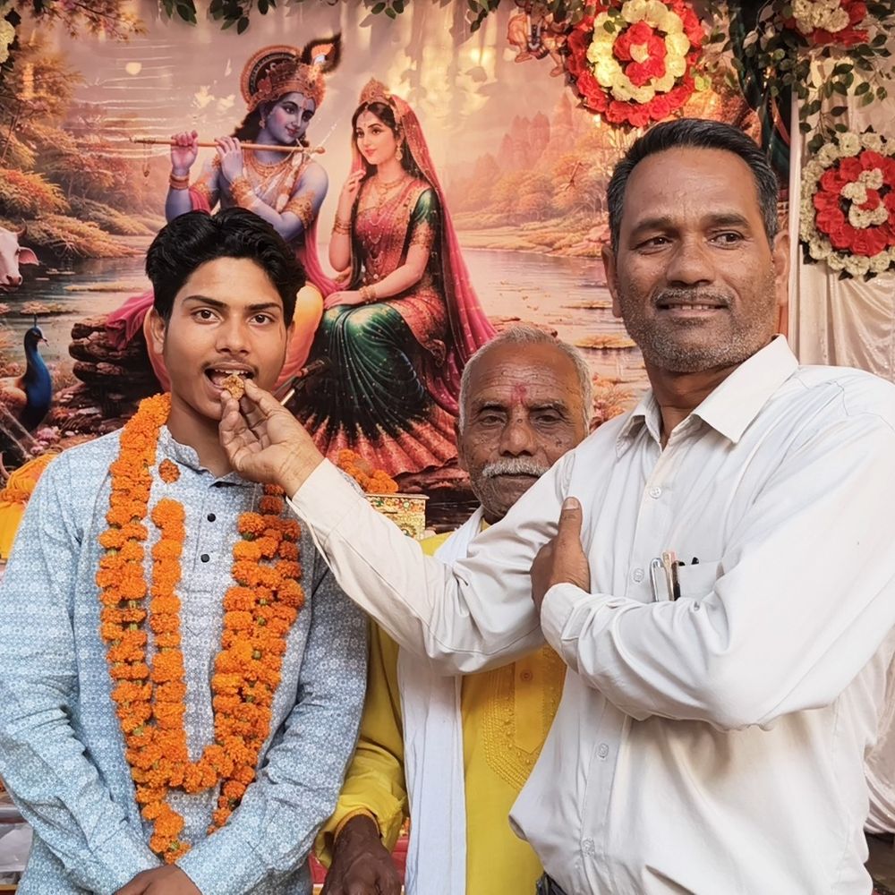 किसान के बेटे हर्षित ने 96% पाकर मैनपुरी टॉप किया:गणित में शतक, दादा ने कहा- हर्षित आगे आईएएस अधिकारी बने