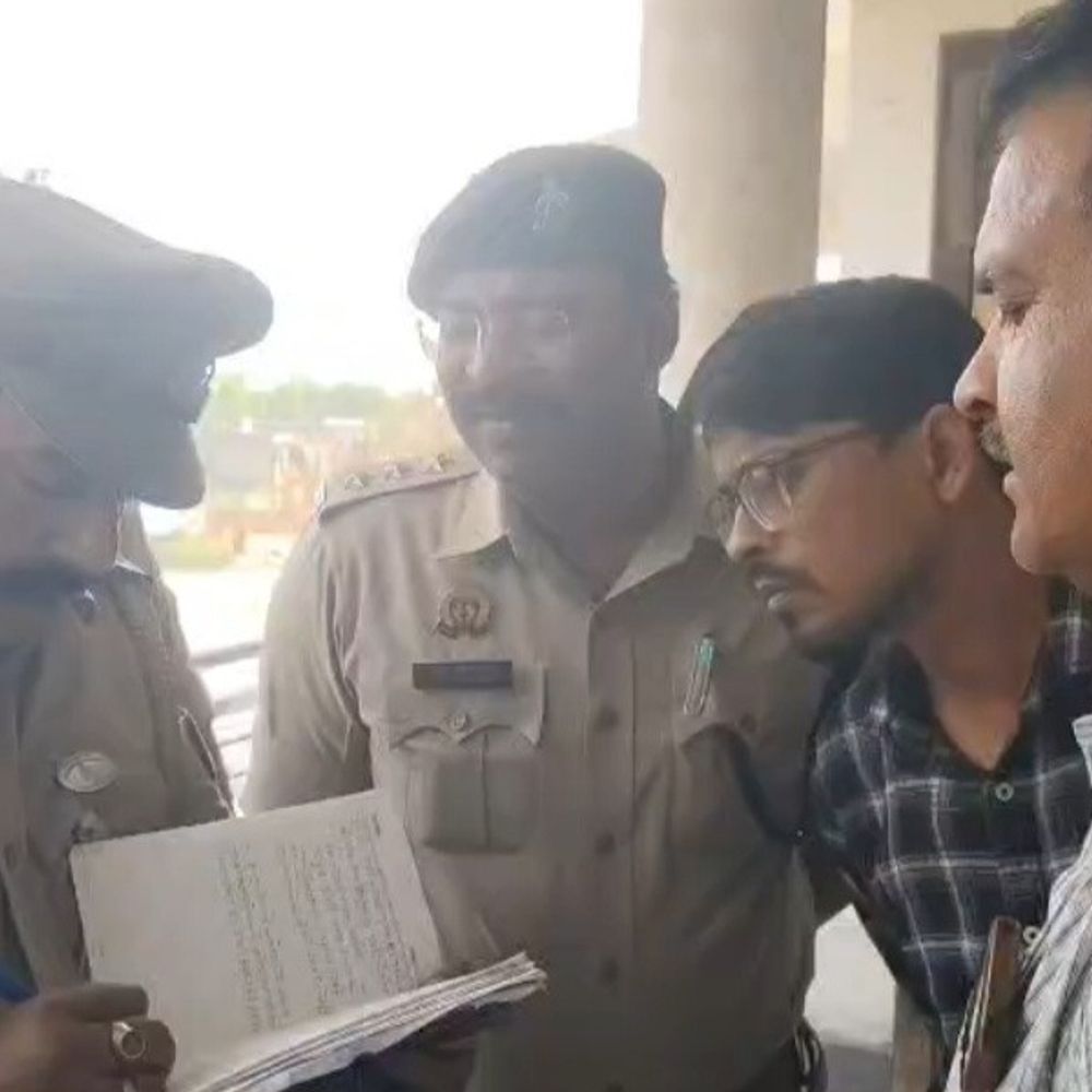 शादी के 15 दिन बाद डाटा ऑपरेटर ने आत्महत्या की:सुसाइड नोट में खुद को मौत का जिम्मेदार ठहराया, प्रेमिका सरकारी अस्पताल लेकर आई थी