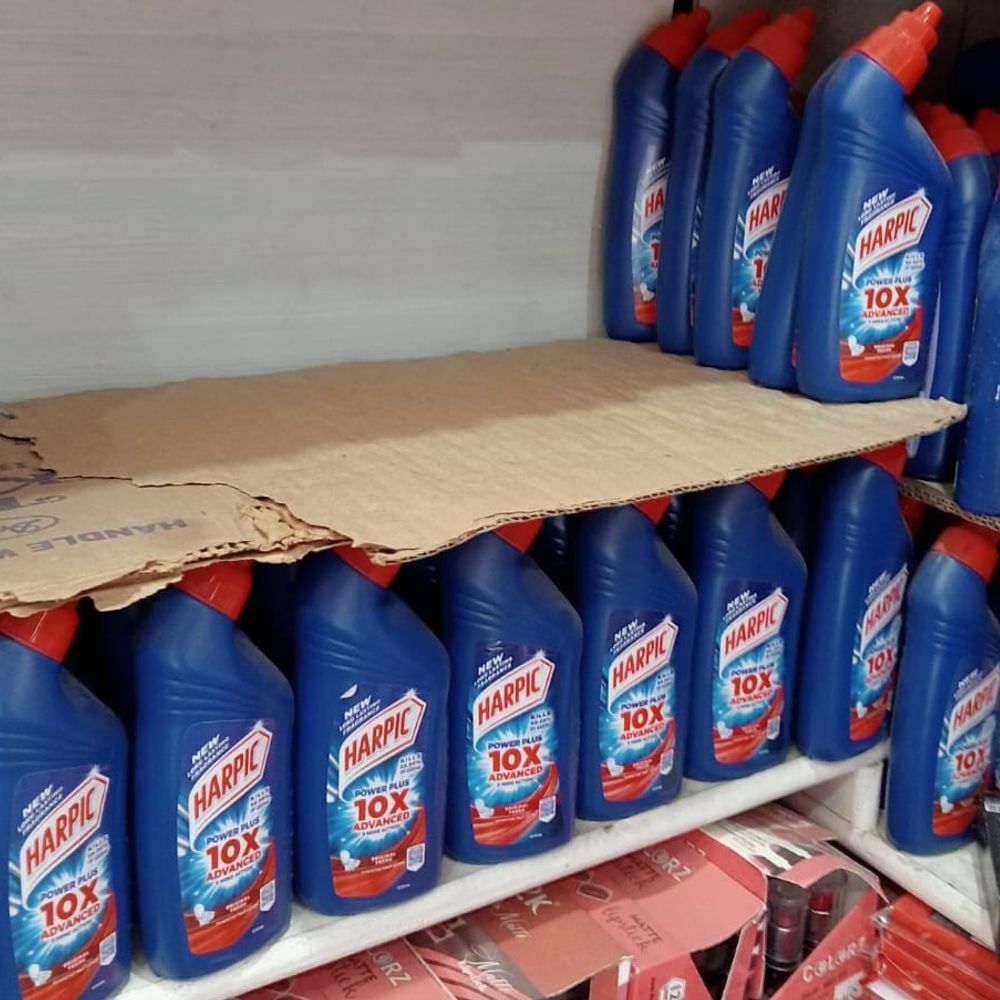 पीलीभीत में नकली उत्पादों पर कार्रवाई, दुकानदारों पर मुकदमा दर्ज:ब्रांडेड कंपनियों के नाम पर बिक्री, पुलिस ने मारा छापा